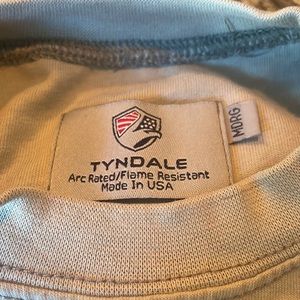 Tyndale woman’s long sleeve fr - 8 cal - small